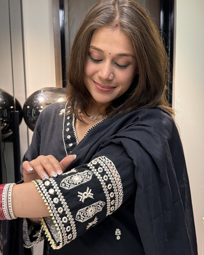 BLACK SUIT WITH MIRROR WORK