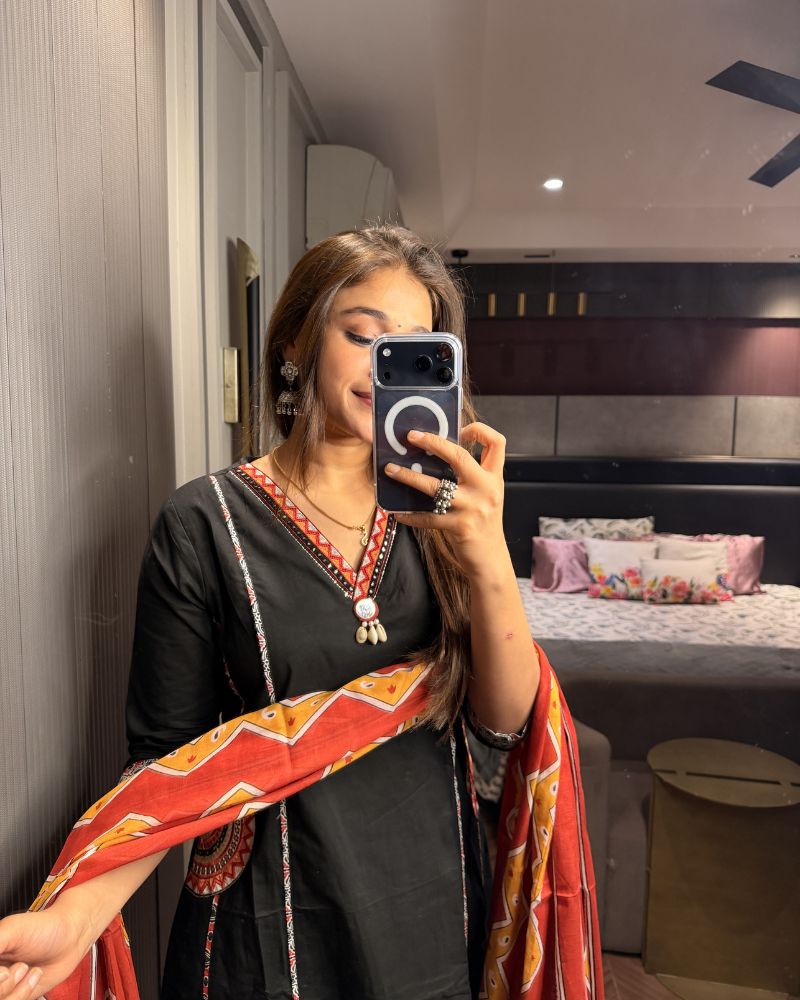 BLACK SUIT WITH RED DUPATTA