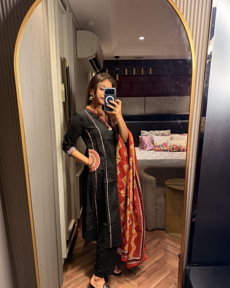 BLACK SUIT WITH RED DUPATTA