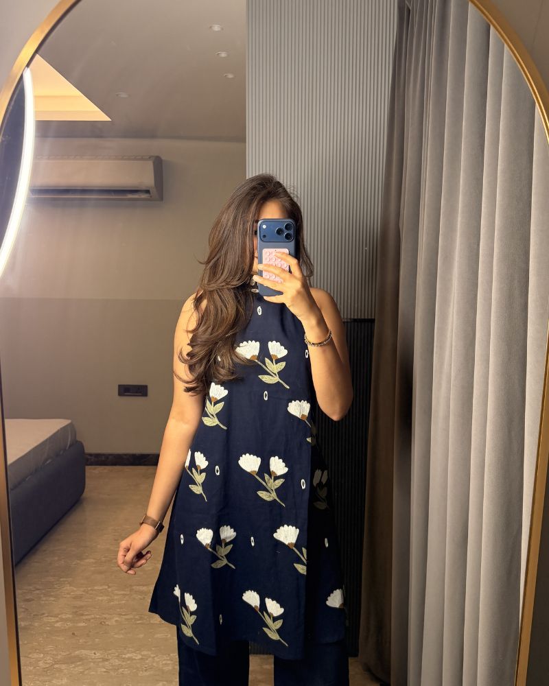 Blue Sleeveless Hand Painted Kurti Set