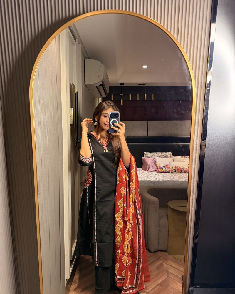 BLACK SUIT WITH RED DUPATTA