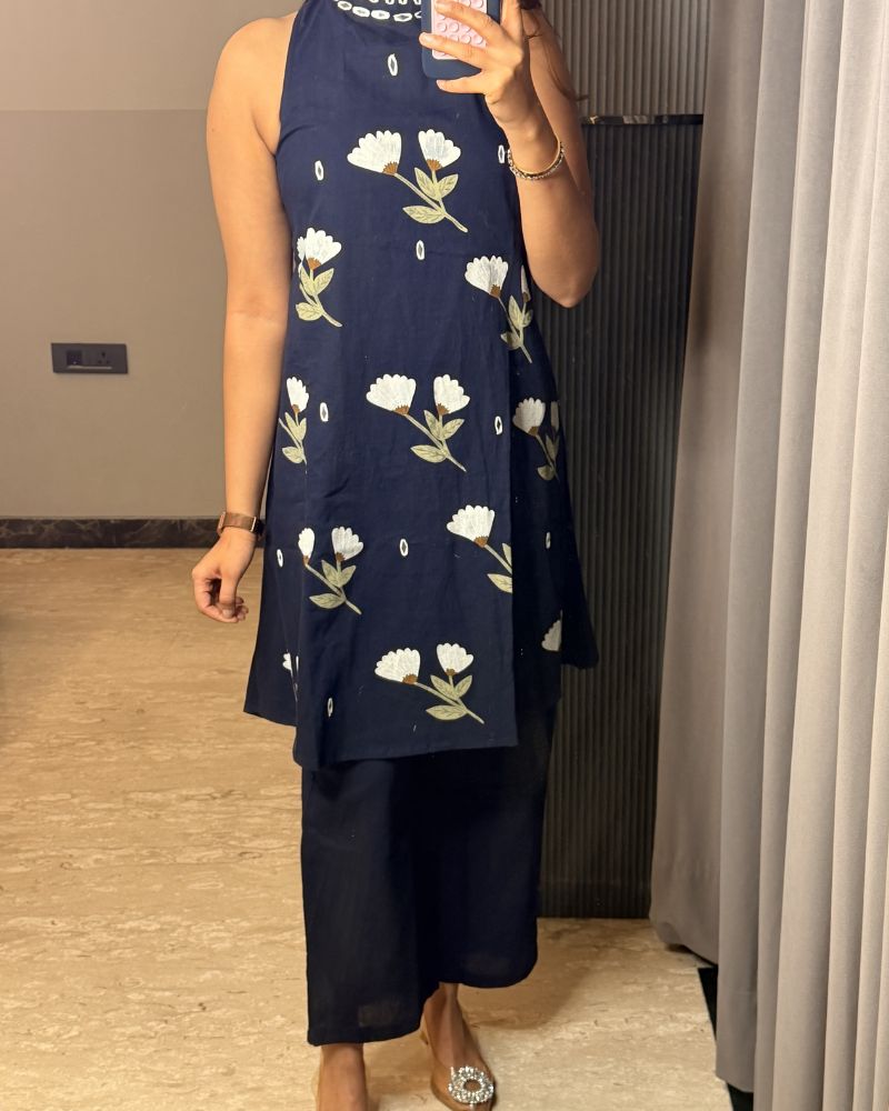 Blue Sleeveless Hand Painted Kurti Set