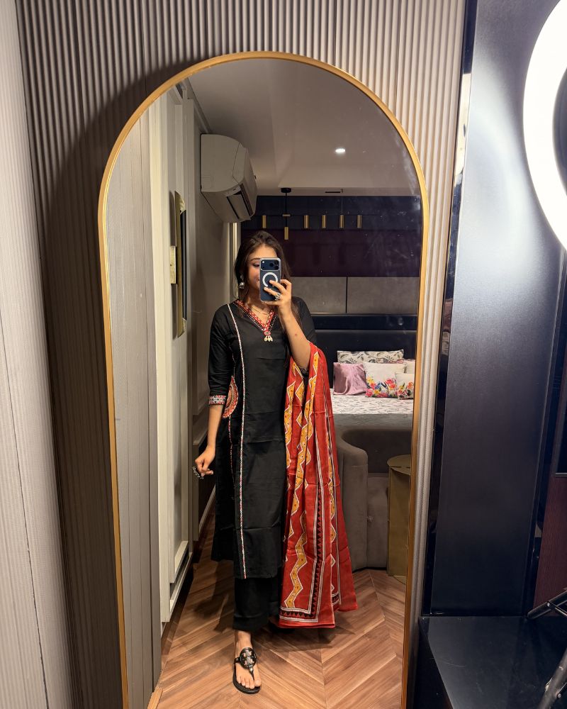 BLACK SUIT WITH RED DUPATTA