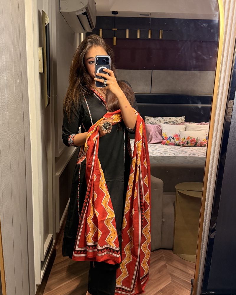 BLACK SUIT WITH RED DUPATTA