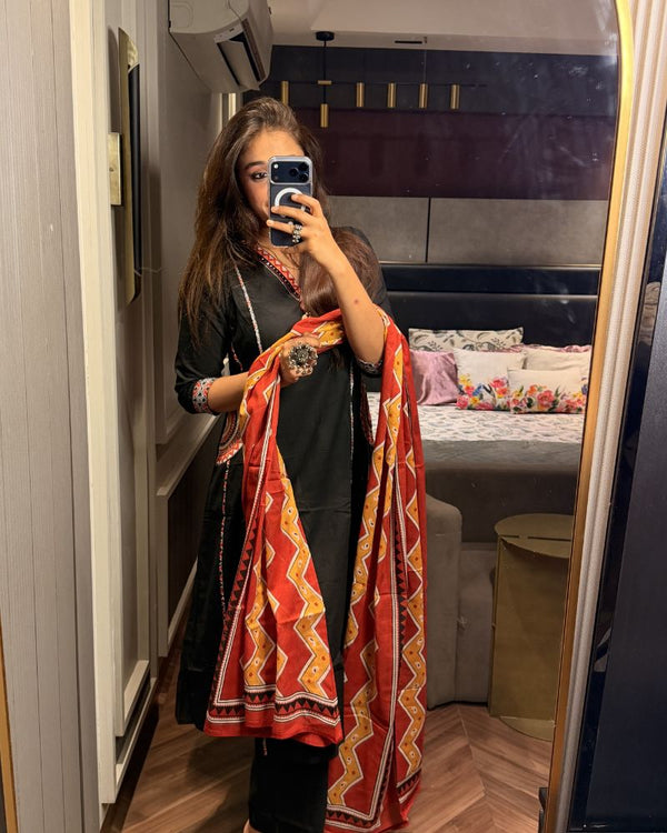 BLACK SUIT WITH RED DUPATTA