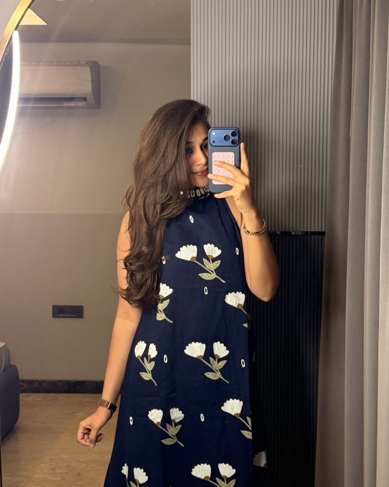 Blue Sleeveless Hand Painted Kurti Set
