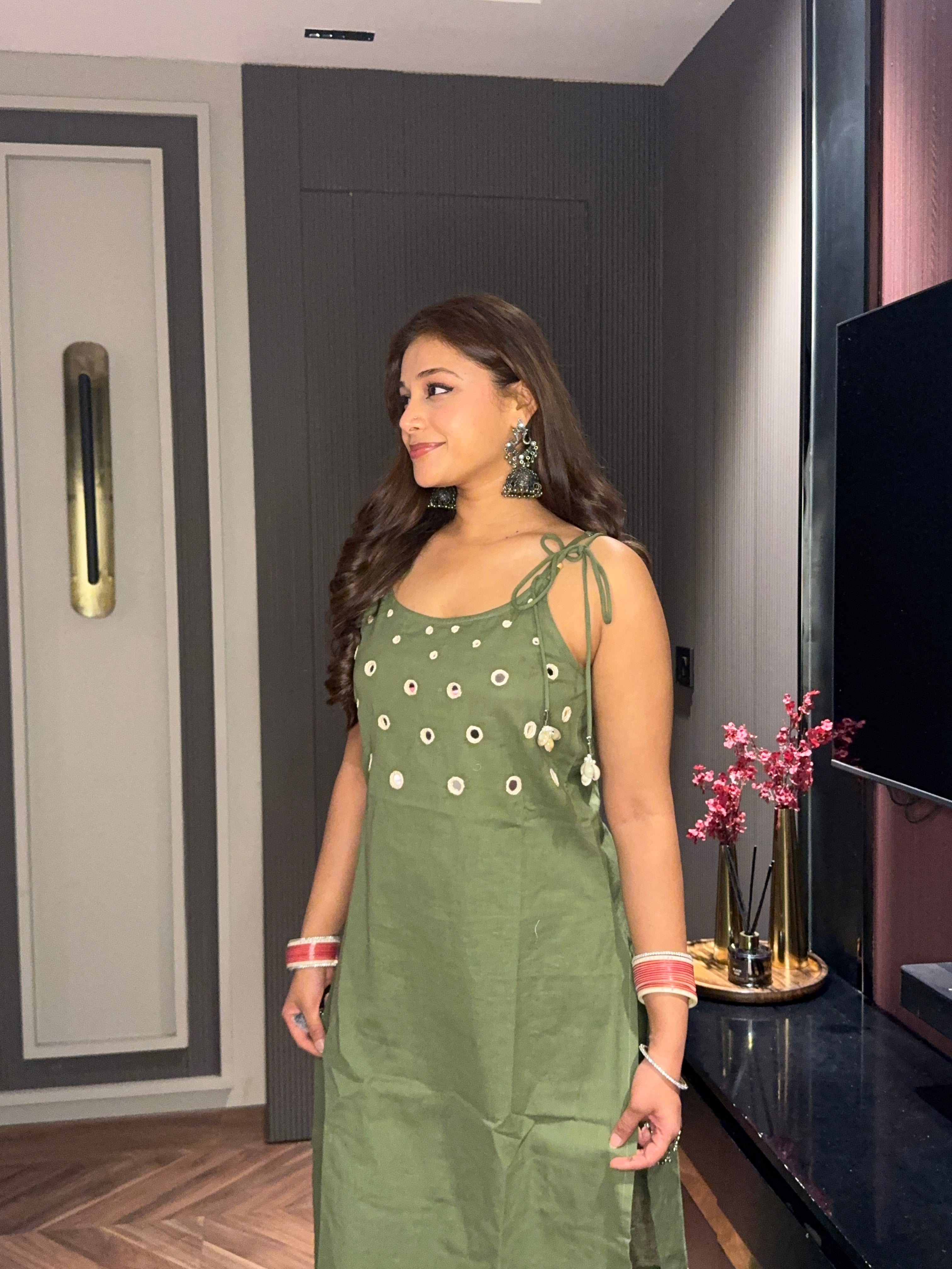 GREEN STRAPP KURTA WITH PANTS